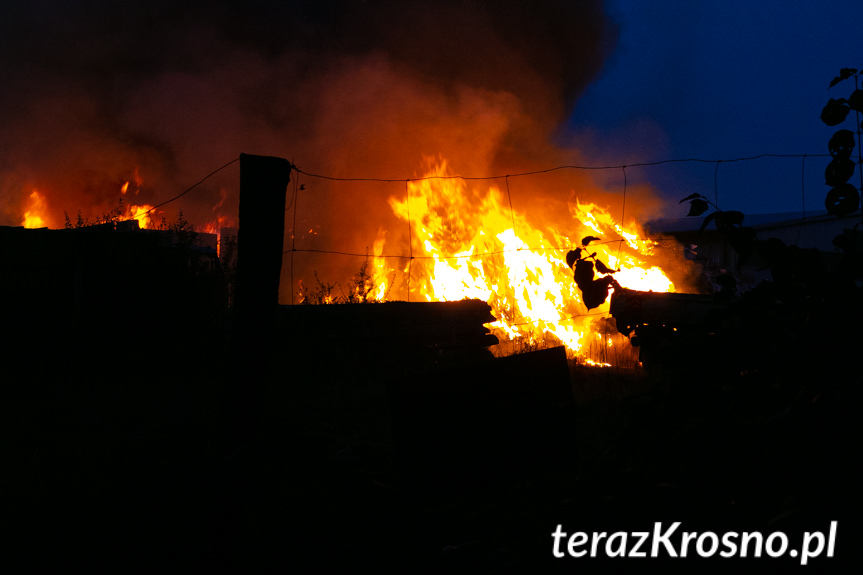 Pożar na terenie sortowni śmieci w Wolicy