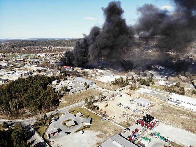 Pożar nielegalnego składowiska chemikaliów 