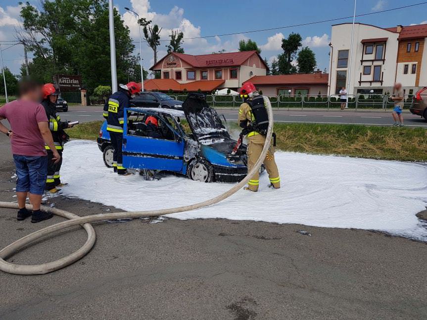 Pożar samochodu w Krośnie