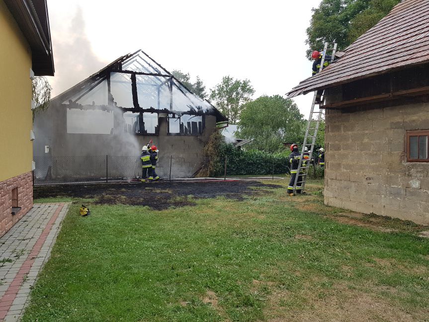 Pożar w Odrzykoniu. Spłonął budynek gospodarczy