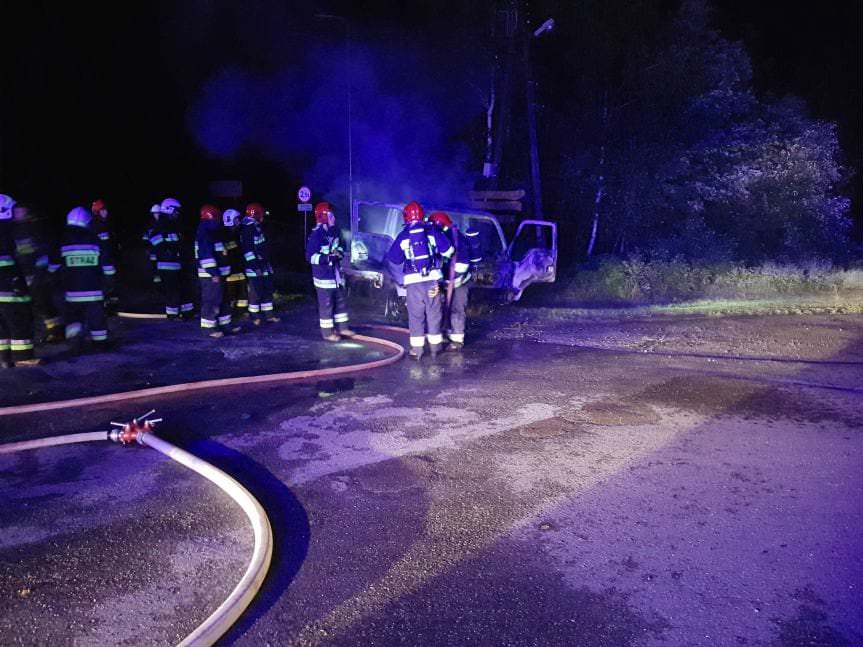 Pożar w Węglówce. Spłonął samochód dostawczy