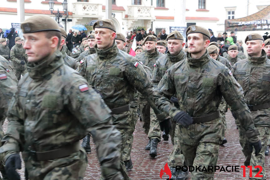 Przysięga żołnierzy WOT na rynku w Rzeszowie