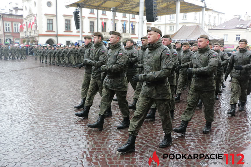 Przysięga żołnierzy WOT na rynku w Rzeszowie