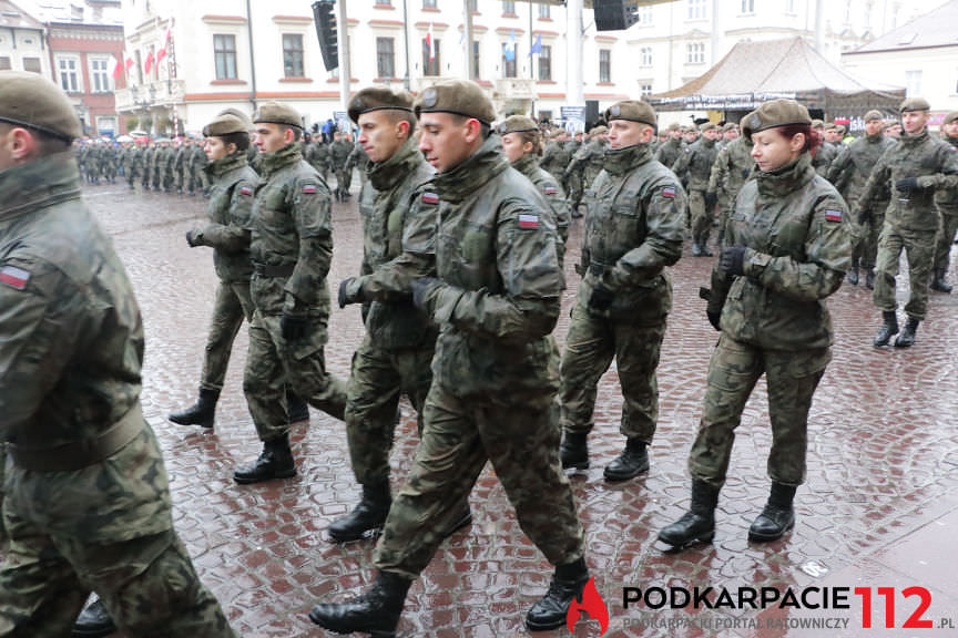 Przysięga żołnierzy WOT na rynku w Rzeszowie