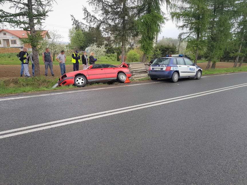 Toki. Zderzenie dwóch samochodów osobowych na drodze wojewódzkiej nr 992