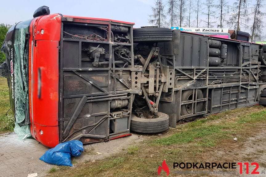 Wypadek Polskiego Busa w Nowej Dębie