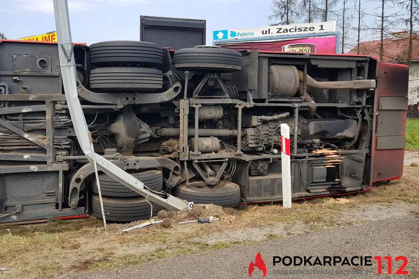 Wypadek Polskiego Busa w Nowej Dębie