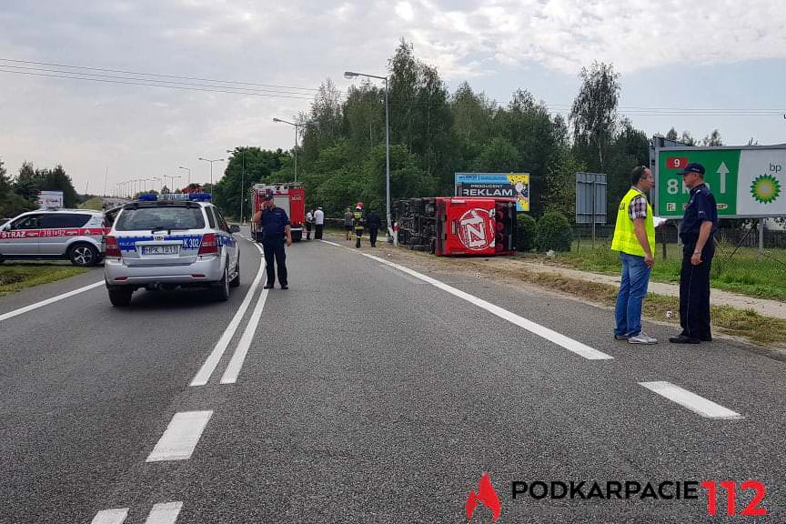 Wypadek Polskiego Busa w Nowej Dębie
