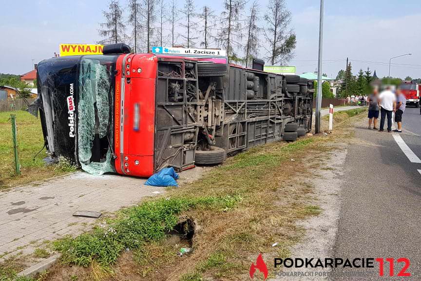 Wypadek Polskiego Busa w Nowej Dębie