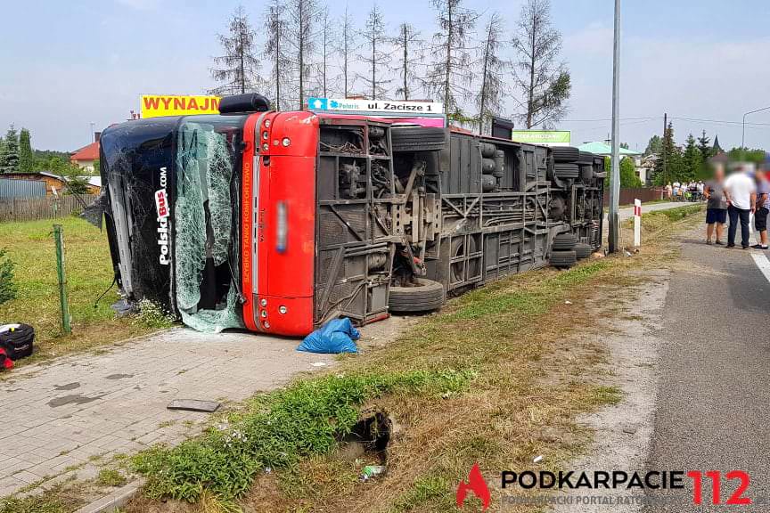 Wypadek Polskiego Busa w Nowej Dębie
