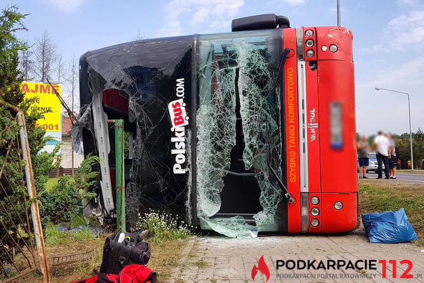 Wypadek Polskiego Busa w Nowej Dębie