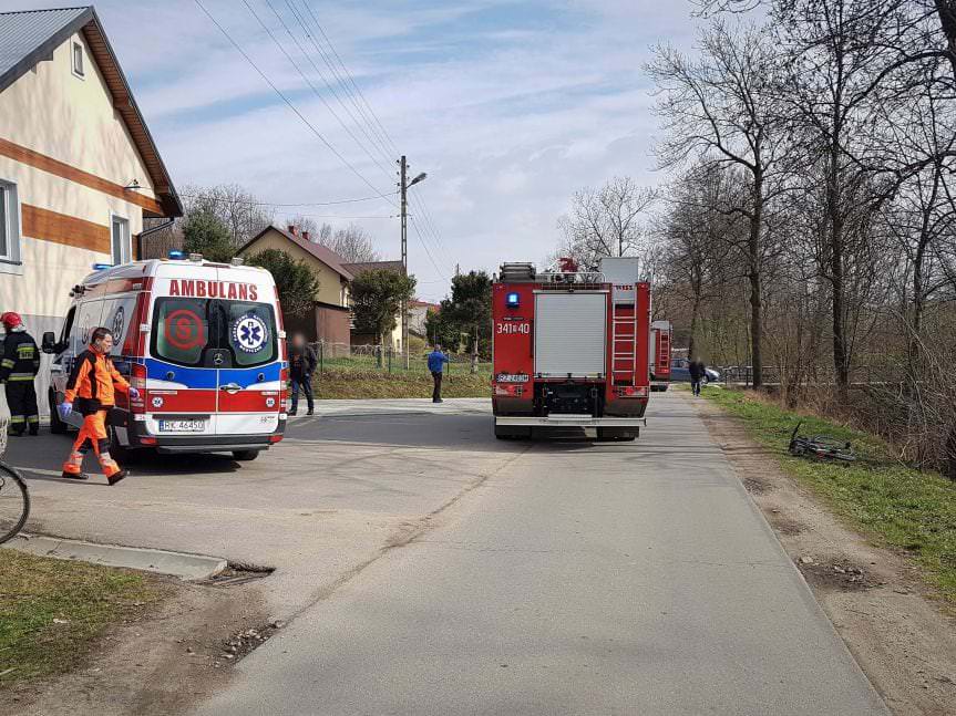 Wypadek w Głowience. Samochód uderzył w ścianę domu