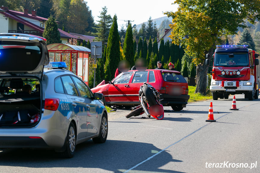 Wypadek w Kątach. Zderzenie motocykla z samochodem osobowym