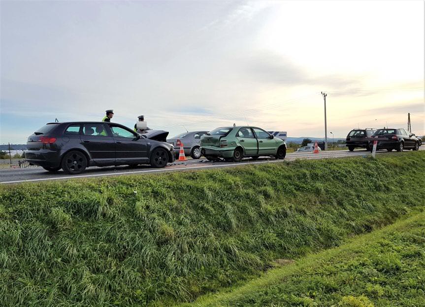 Zderzenie czterech samochodów na DK28  w Warzycach