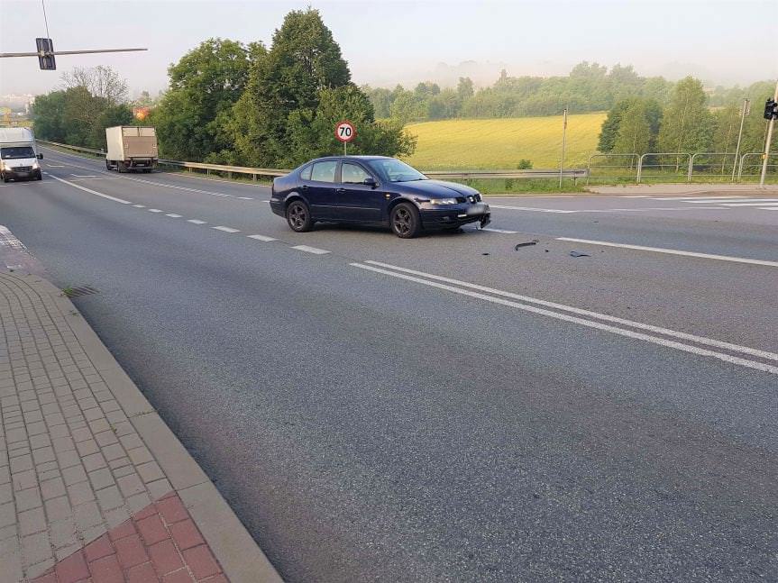 Zderzenie Fiata i Seata na skrzyżowaniu w Krośnie