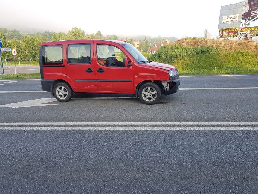 Zderzenie Fiata i Seata na skrzyżowaniu w Krośnie