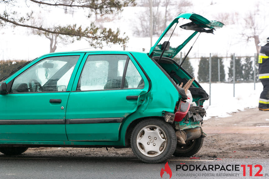 Zderzenie peugeota i citroena w Iwoniczu