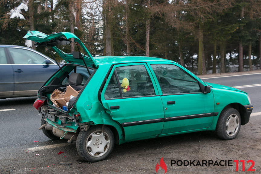 Zderzenie peugeota i citroena w Iwoniczu