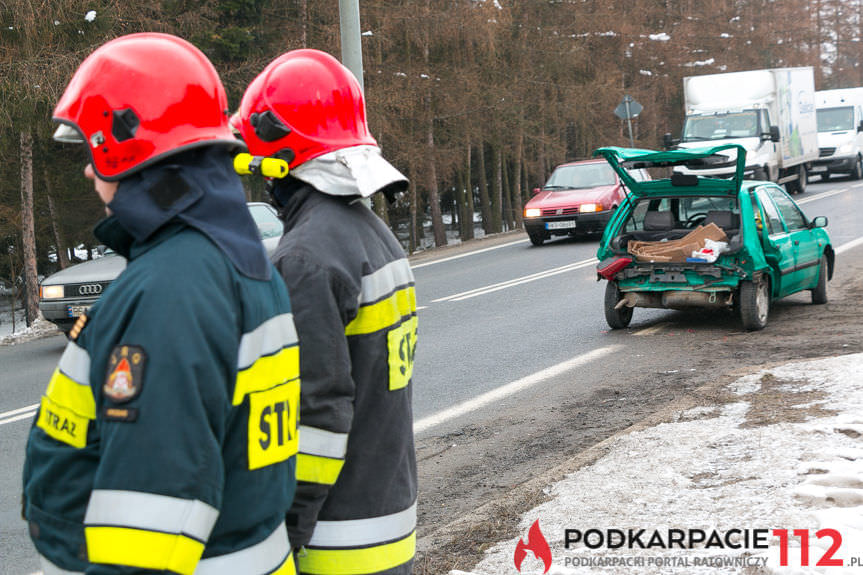 Zderzenie peugeota i citroena w Iwoniczu