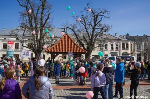 21 balonów nad Krosnem. Symbol wsparcia dla osób z zespołem Downa