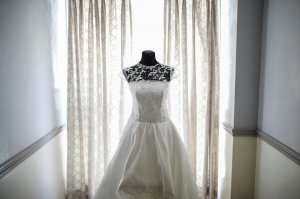 23-latka chciała sprzedać sukienkę ślubną - stracił 23 tys. zł