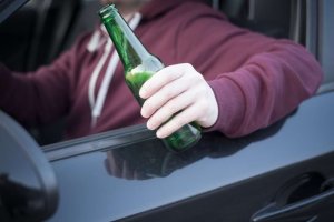 Bez prawa jazdy, z dożywotnim zakazem i pijany kierował samochodem