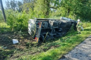 Chcąc uniknąć zderzenia z sarną wjechał do rowu