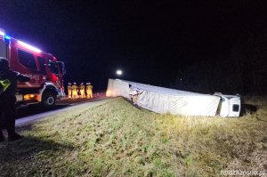 Ciężarówka ze sprzętem AGD na boku
