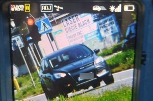 Dwie kobiety i mężczyzna stracili prawo jazdy za prędkość