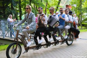 Orkiestra na dużym rowerze porwała publiczność
