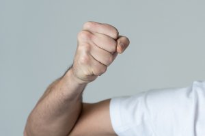 Groził kuratorowi i znieważył policjantów