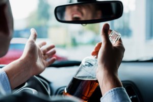 Jechał bez pasów i wpadł