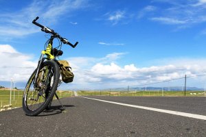 Jechała rowerem autostradą A4