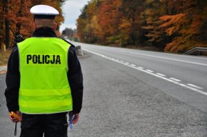 Jesienne warunki na drogach. Policja apeluje o ostrożność