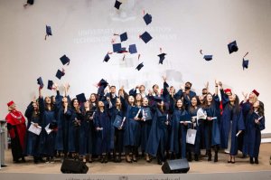 Kilkuset Absolwentów WSiIZ odebrało dyplomy ukończenia studiów