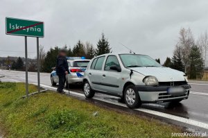 Kolizja na DK19 z udziałem dwóch samochodów