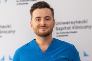 Lek. Jakub Kempisty pierwszym urologiem w UE, który ukończył kurs trenerski dla zaawansowanych operatorów robotycznych