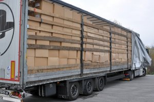 Nielegalni imigranci ukryci w transporcie ręczników