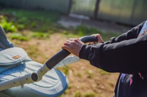 Nietrzeźwi opiekowali się dzieckiem