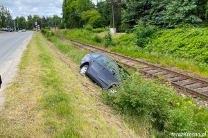 Niezabezpieczona skoda zjechała z drogi