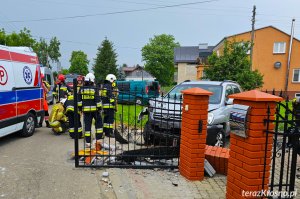 Niżna Łąka. Uderzyła w ogrodzenie prywatnej posesji