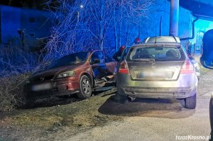 Nocny pościg za fiatem zakończony kolizją