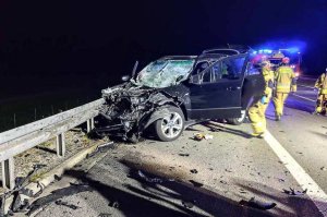 Nocny wypadek na A4. Zderzenie osobówki z ciężarówką