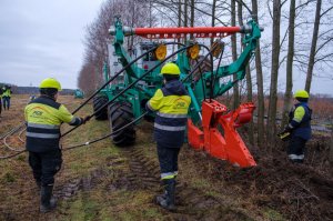 PGE kupiła specjalistyczną maszynę. Chce "zakopać" 40 proc. linii średniego napięcia