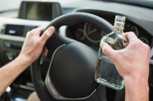 Pijany 38-latek stracił prawo jazdy po szaleńczej jeździe