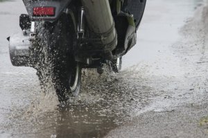Pijany uciekał przed policjantami na skuterze
