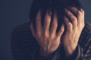 Pijany wjechał do rowu. Uciekł, a potem zgłosił się na komendę po odholowany samochód