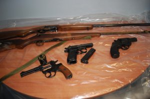 Po ugaszaniu pożaru strażacy znaleźli broń i amunicję