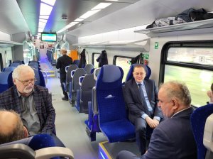 Pociągi hybrydowe ruszają na podkarpackie tory