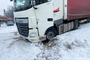 Podczas zawracania wjechał do rowu